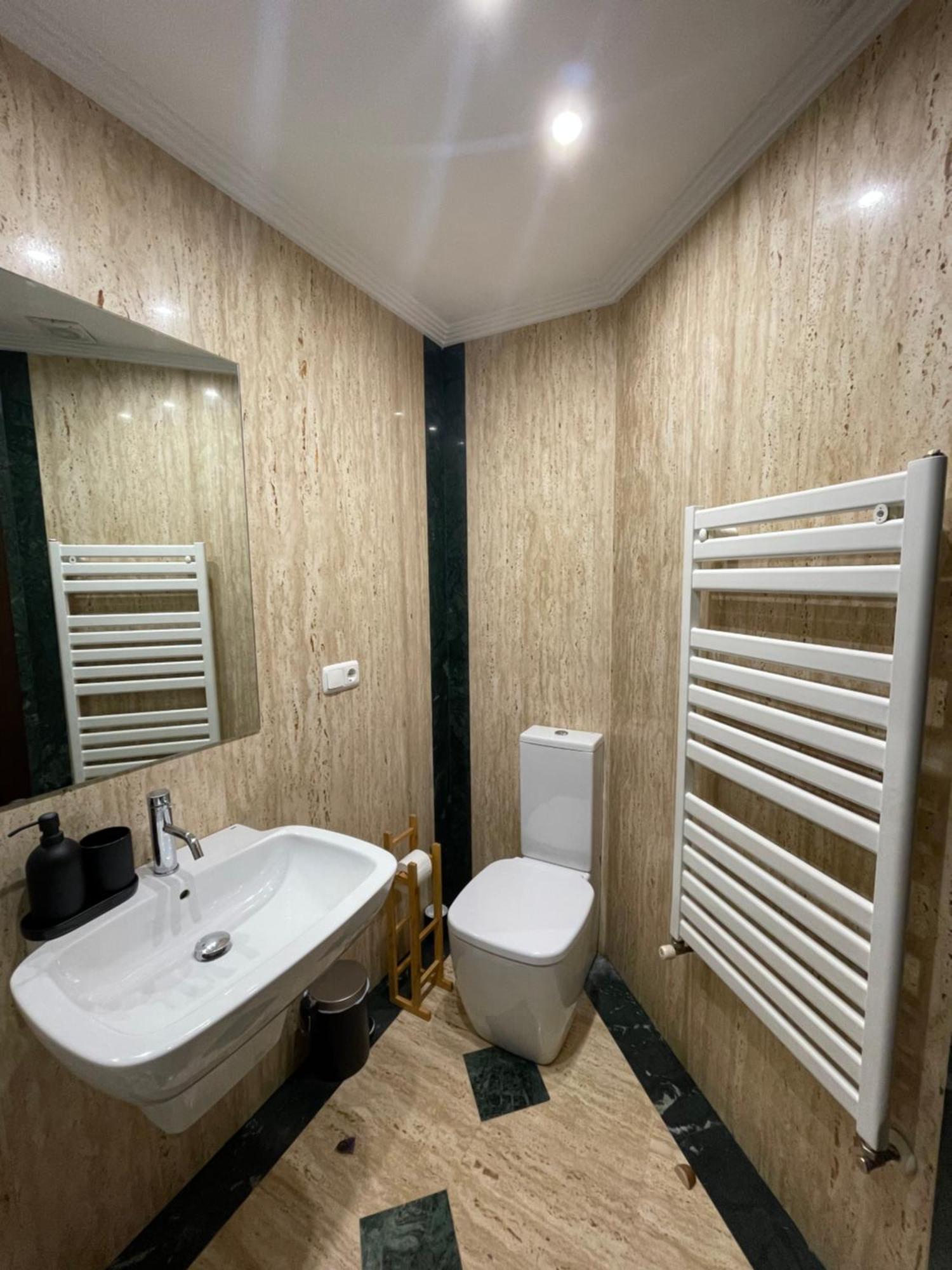 Atuaire Home Vivienda B Luminosa Parking Incluido En Plena Calle Comercial Burgo Eksteriør billede