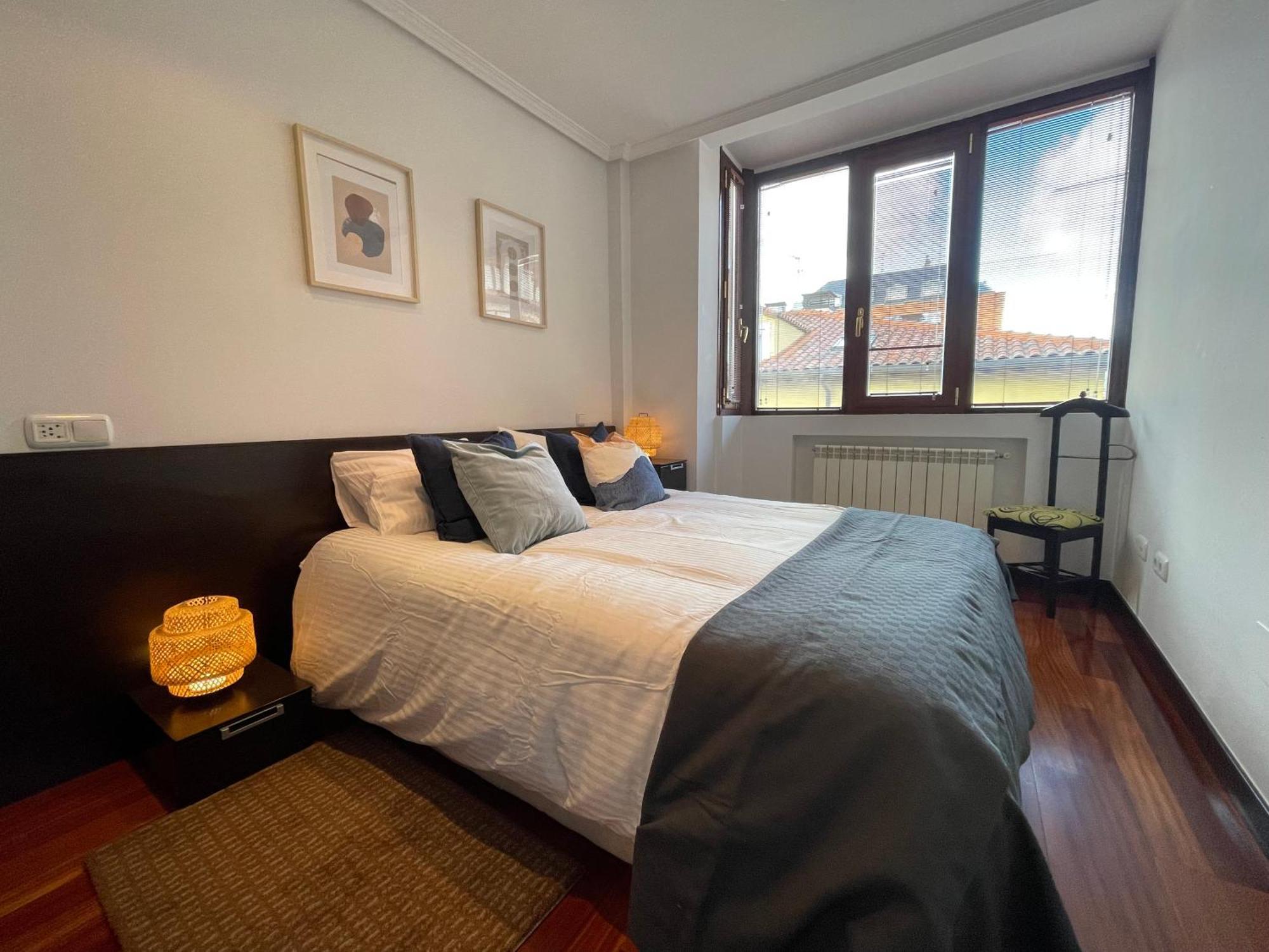 Atuaire Home Vivienda B Luminosa Parking Incluido En Plena Calle Comercial Burgo Eksteriør billede